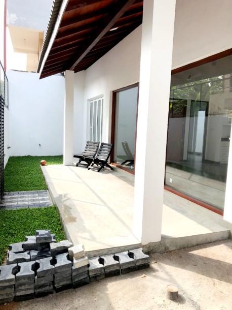 Cozy House for Rent in Dehiwala!-1