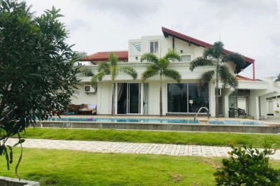 Architecturally designed House with a pool for Sale in Kiribathgoda