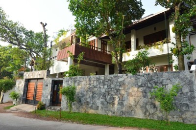 Luxurious 3-Story Residence for Rent in Mirihana