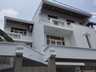 3 STOREY HOUSE for Sale in Mirihana
