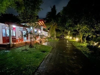 Walawwa house for sale near Parliament in Kotte