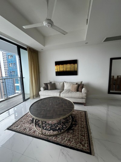 Twin Peaks tastefully furnished apartment for rent.