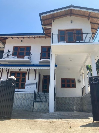 Brand New 5-Bedroom Luxury House for Sale – Just 1KM from Gateway