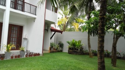 02 storey luxury house in Makuluwa,Galle for sale.-12