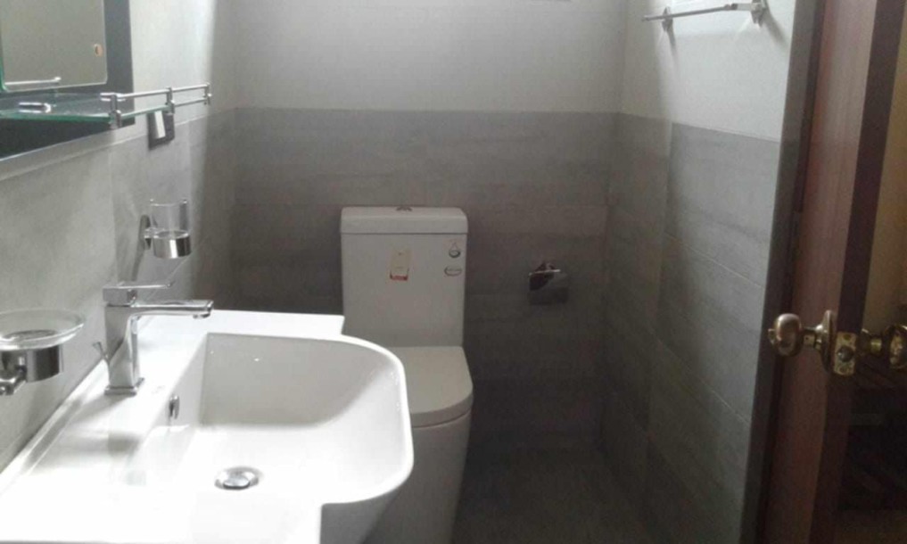 02 storey luxury house in Makuluwa,Galle for sale.-11