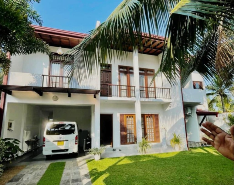02 storey luxury house in Makuluwa,Galle for sale.-1