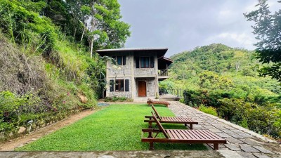 Exclusive 4-Bedroom Estate with Scenic Views and Private Riverfront🌳🏡-7