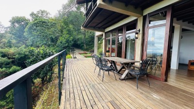 Exclusive 4-Bedroom Estate with Scenic Views and Private Riverfront🌳🏡-9