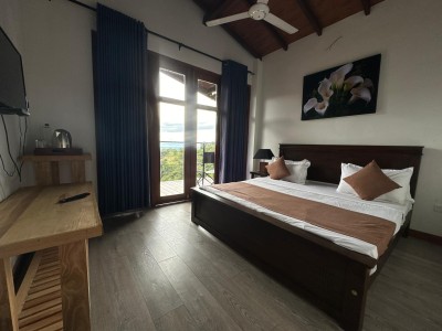 Exclusive 4-Bedroom Estate with Scenic Views and Private Riverfront🌳🏡-3