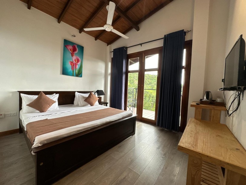 Exclusive 4-Bedroom Estate with Scenic Views and Private Riverfront🌳🏡-2