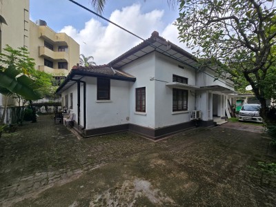 Bunglow type House in Colombo 05 for Sale