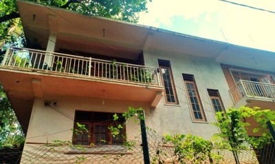 Modern 3-Floor Home for Sale – Prime Location Near Kandy Lake