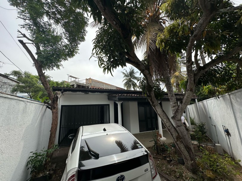 House for SALE in Nawala (Koswatta Road)-1
