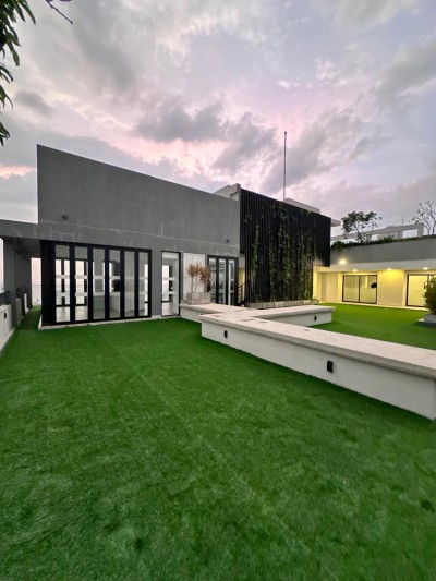 Vajira Road (Colombo 4) - Fully furnished luxury apartment