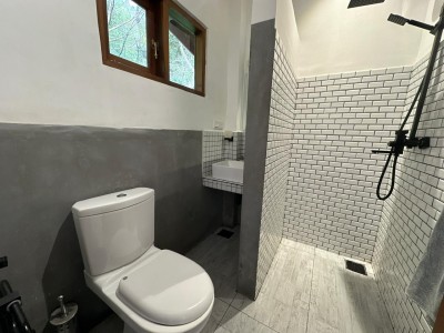 Exclusive 4-Bedroom Estate with Scenic Views and Private Riverfront🌳🏡-9