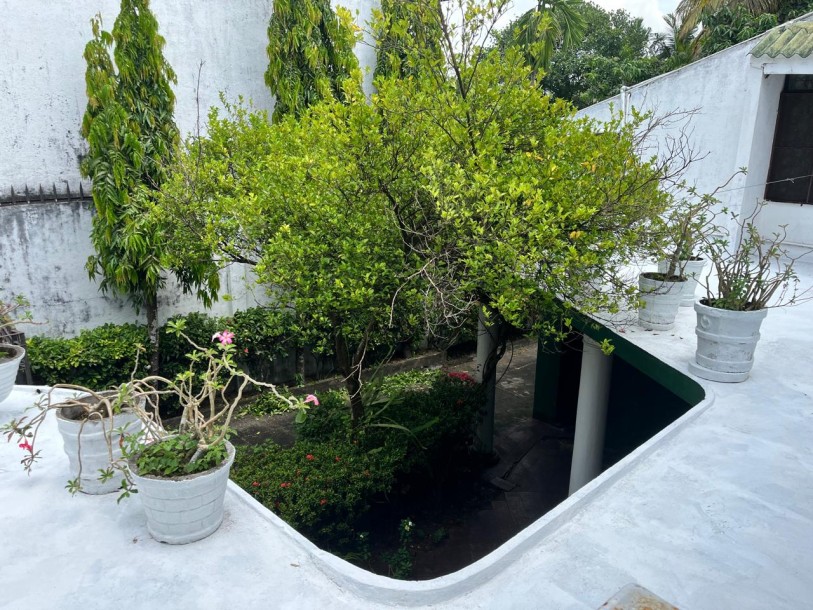 Well built HOUSE FOR SALE off Saranankara Road-1