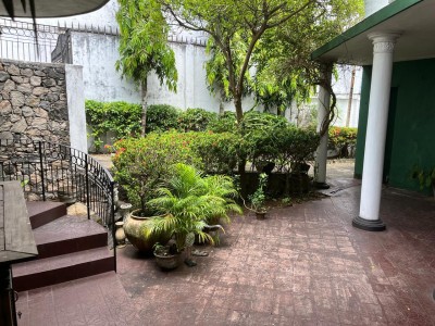 Well built HOUSE FOR SALE off Saranankara Road-7