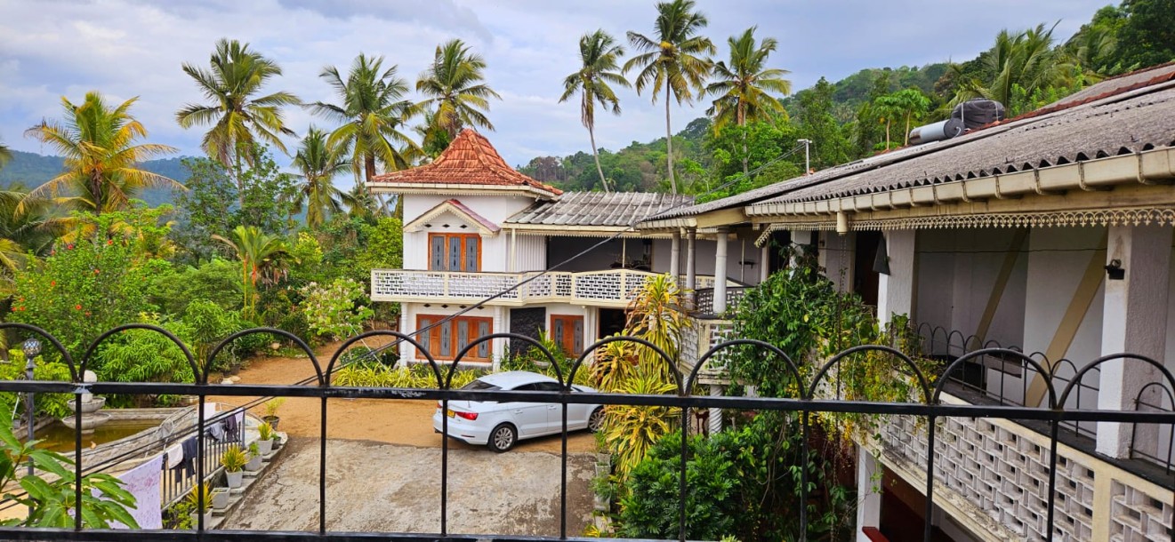 Land for Sale with a colonial house in Kegalle-1