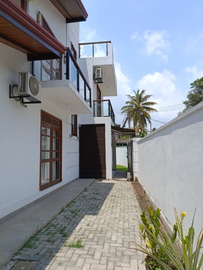 Luxury Fully Furnished House for Sale in Battaramulla-9