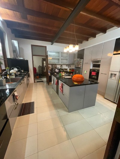 Modern house for sale in Col 6-5