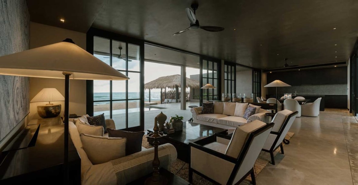 🌴 Stunning Beachfront Villa for Sale in Midigama-1