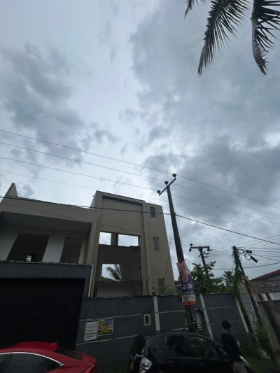 Partially completed Luxury House for Sale in Athurugiriya