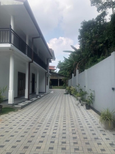 Spacious Modern Home with Scenic Views and Bonus Warehouse Space in Hokandara-2