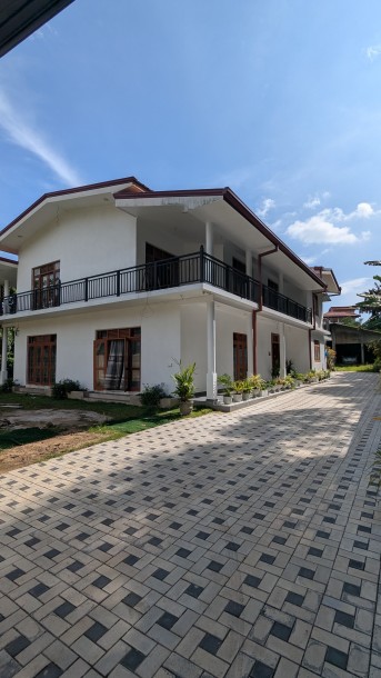 Spacious Modern Home with Scenic Views and Bonus Warehouse Space in Hokandara-1