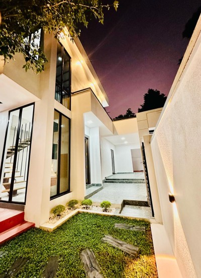 🏡 Brand New Two-Story Luxury Home in Malabe (Kahanthota Junction) 🏡-6