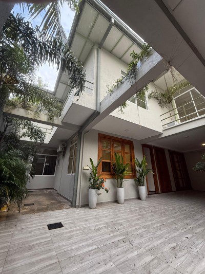 🏡 Spacious 6-Bedroom Home with Pool in Kohuwala