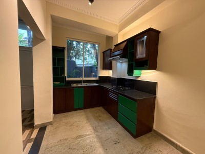 🏡 Spacious 6-Bedroom Home with Pool in Kohuwala-8