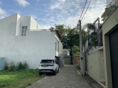 🏠 Modern 3-Storey Architectural Home for Sale – Borelasgamuwa-15