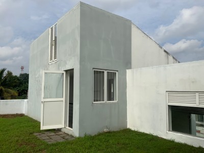 🏠 Modern 3-Storey Architectural Home for Sale – Borelasgamuwa-11