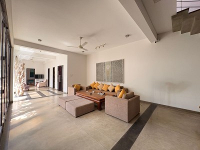 House with a Pool for Rent in Colombo 5