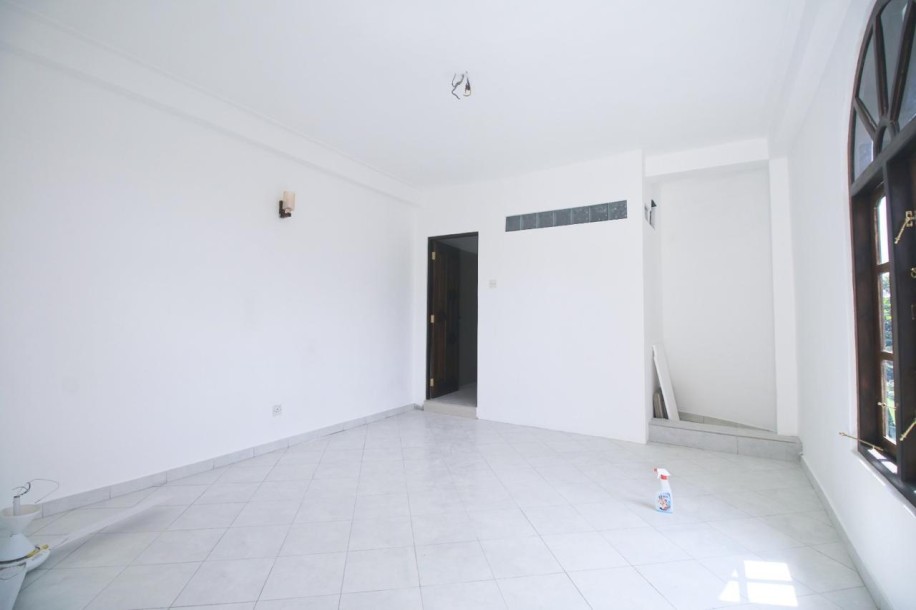 Convenient 4 bedroom House for Sale - Mount lavinia-6