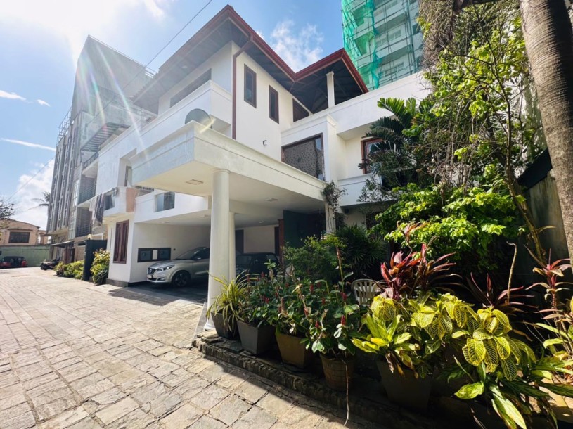 🏘 5BR House for Sale in Colombo 03 with Premium Wood Finishes.-1