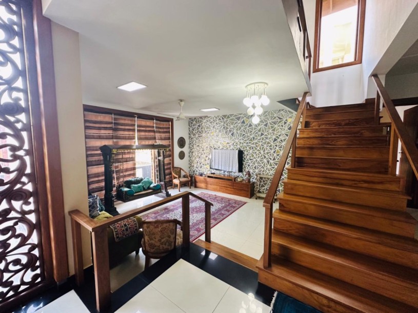🏘 5BR House for Sale in Colombo 03 with Premium Wood Finishes.-6