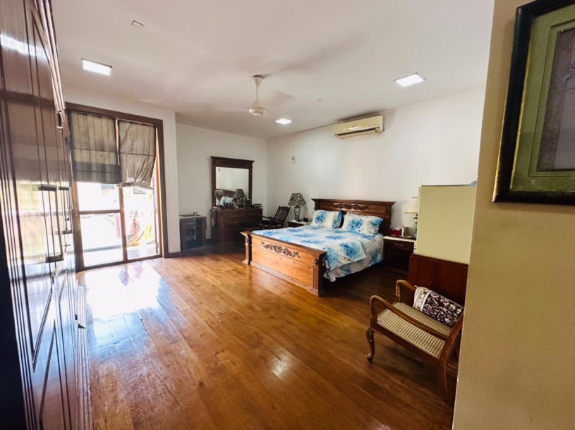🏘 5BR House for Sale in Colombo 03 with Premium Wood Finishes.-3