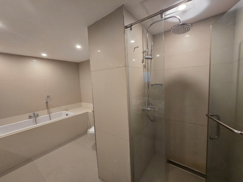 🏙️ Spacious 5-Bedroom Apartment for Sale in Rajagiriya | LKR 210 Million (Negotiable)-16