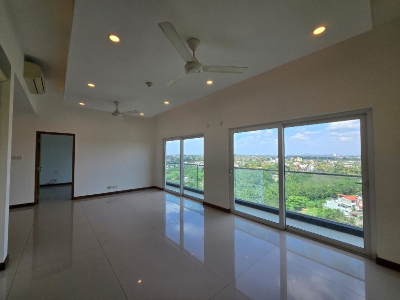 🏙️ Spacious 5-Bedroom Apartment for Sale in Rajagiriya | LKR 210 Million (Negotiable)-7