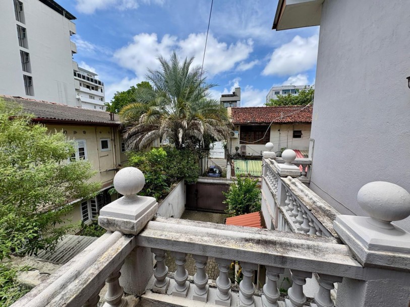 MODERN LUXURY HOUSE Off Layards Road Colombo 04-10