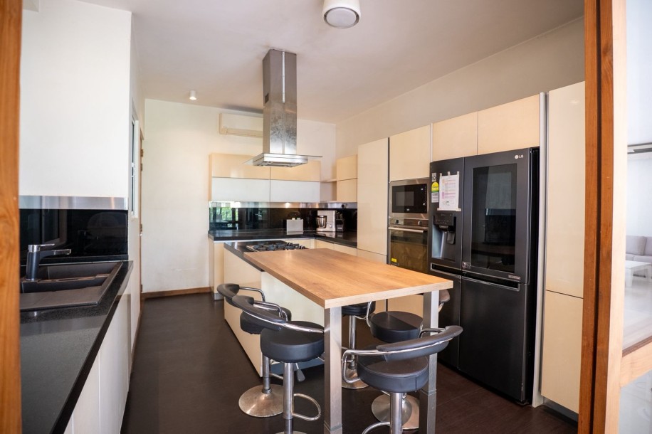 Prestigious 4 Bedroom House in Colombo 06 with bare land | LKR 335 Million-7