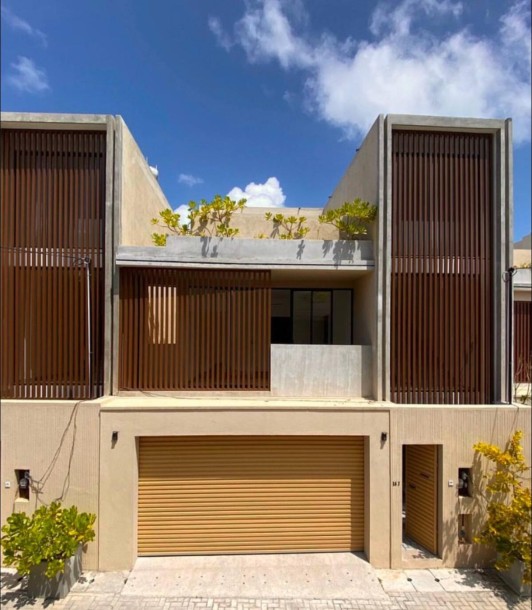 Elegant 4-Bedroom Fully Furnished Town House in Mount Lavinia-1