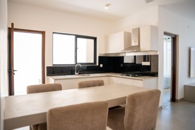 Elegant 4-Bedroom Fully Furnished Town House in Mount Lavinia-7