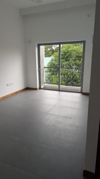 Modern Residential floor for Rent @ Cambridge Col 07-3