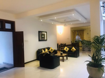 Luxury Three-Storey Home for Rent in Pepiliyana-3