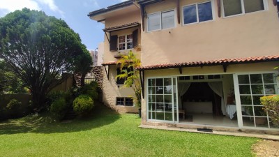 House with large garden for Rent at Colombo 6, pamankada