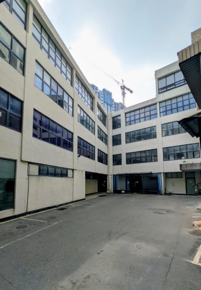 Finest Commercial Building for Sale in Col 08