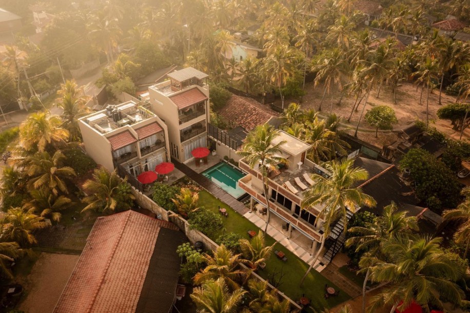 Luxury Beachfront Villa For Sale in Negombo-1