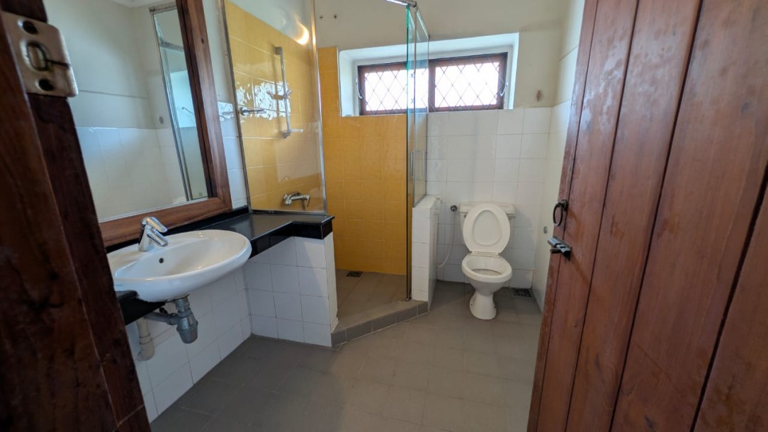 Finest Colonial property for Sale in Colombo 05-8